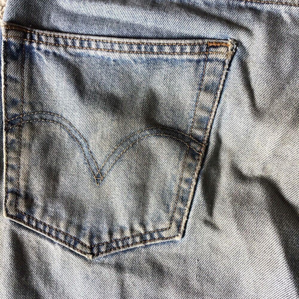 Vintage Levi’s 550 Relaxed Fit Jeans 36x36  Waist 36 Distressed Thrashed 90s Y2K - Picture 6 of 11